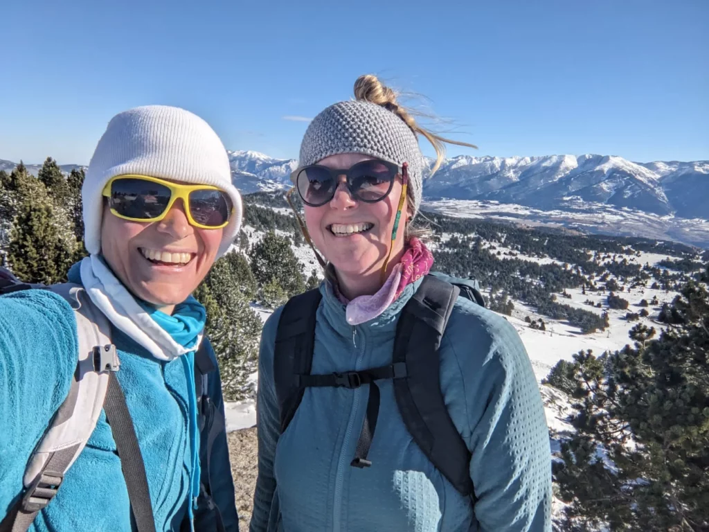 2 female hiker in the Pyrenees